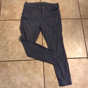 New without tags. Loft skinny pants.